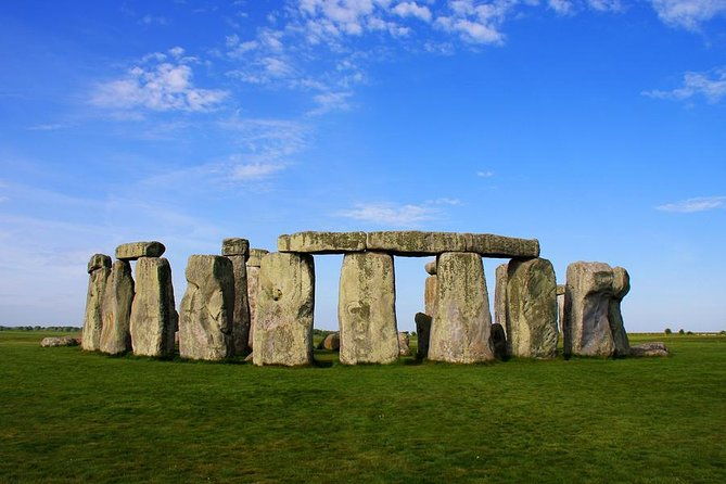 private-chauffeured-minivan-tour-of-stonehenge-from-london