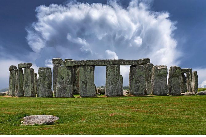 private-chauffeured-minivan-tour-of-stonehenge-from-london