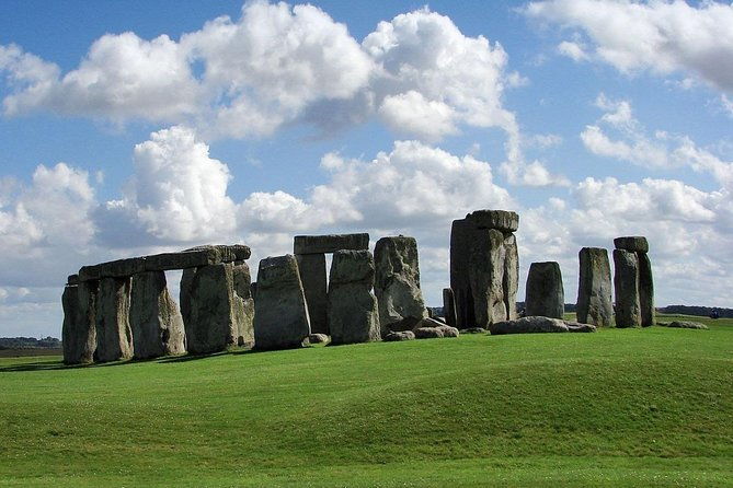 private-chauffeured-minivan-tour-of-stonehenge-from-london