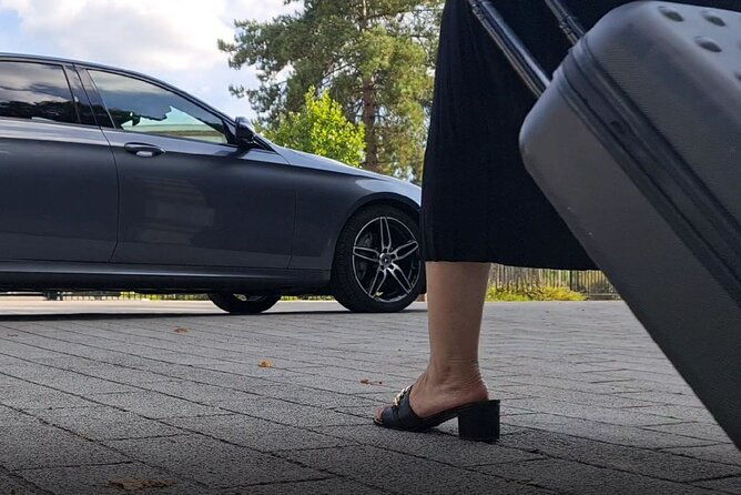 private-chauffeured-transfer-between-cdg-airport-and-paris