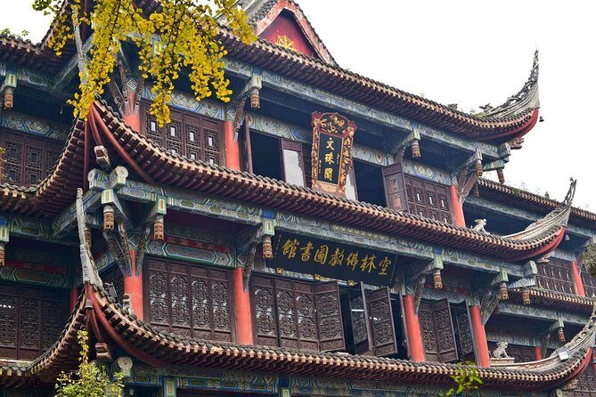 Private Chengdu Highlights Day Trip: Panda Base and City from Chongqing by Train - Experiencing Chengdu’s Traditional Streets: Kuanzhai Alley