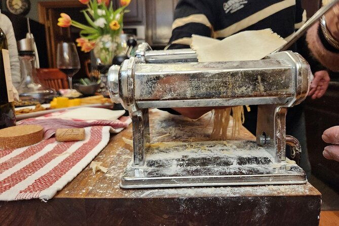 private-chicago-style-deep-dish-pizza-or-pasta-making-class