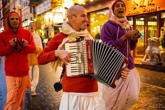 private-chinatown-to-soho-night-photography-tour