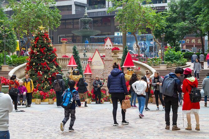Private Christmas Walking Tour Hong Kong and Egg Waffle Treat - An In-Depth Look at the Tour Itinerary