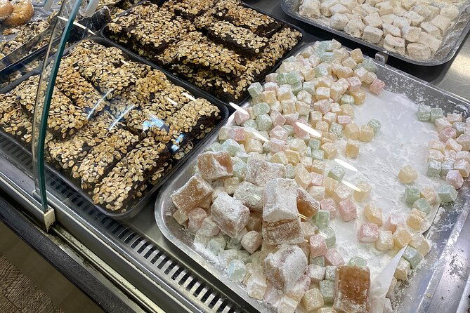 private-christmas-walking-tour-in-athens-with-food-drinks