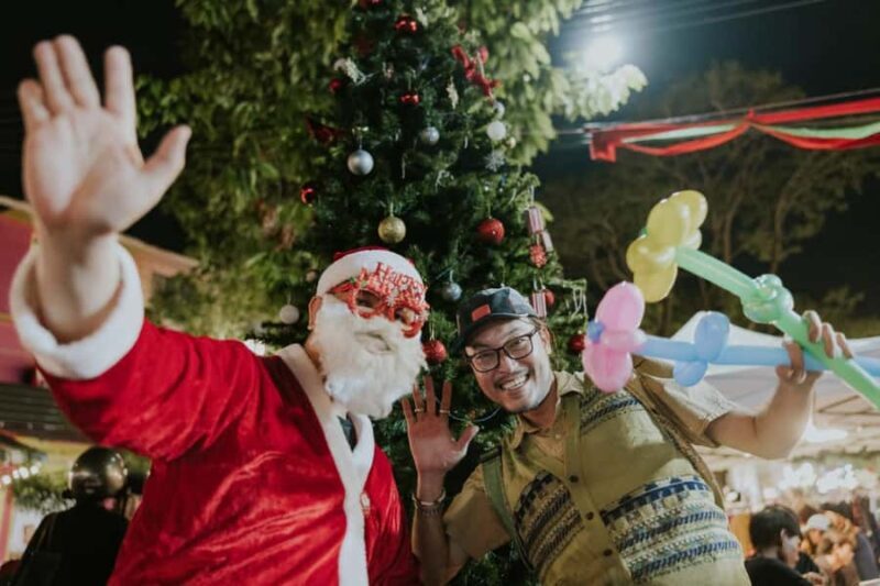 Private Christmas Walking Tour in Seoul with Sweet Hotteok - Key Points