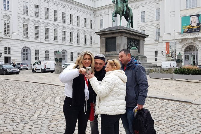 private-city-discovery-walk-historical-treasure-hunt