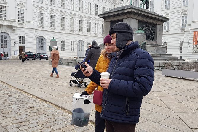 private-city-discovery-walk-historical-treasure-hunt