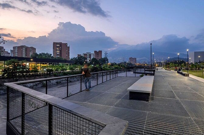 private-city-tour-medellin-with-comuna-13-tour