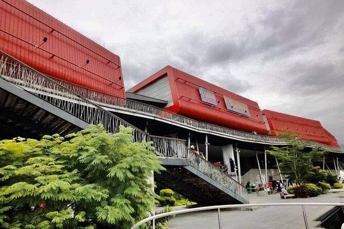 private-city-tour-of-downtown-medellin