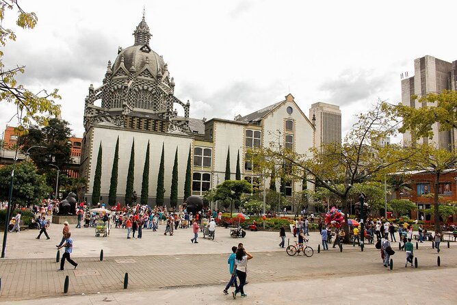 private-city-tour-of-downtown-medellin