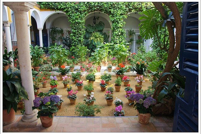 private-city-tour-with-breakfast-or-afternoon-coffee-in-alcazar-gardens