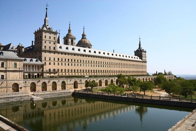 private-classic-car-tour-of-madrid-and-el-escorial
