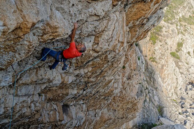 private-climbing-on-the-cliffs-of-arrabida-natural-park