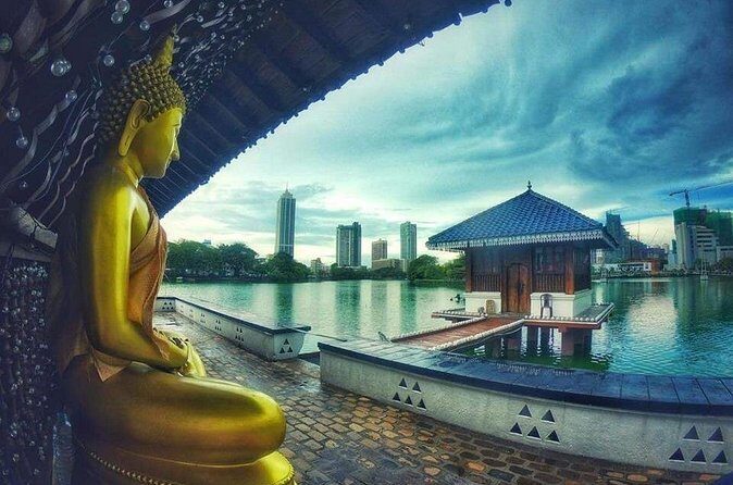 Private Colombo City Tour with Traditional Srilankan Lunch - Additional Tips