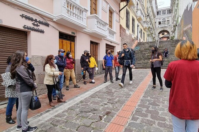 private-colonial-walk-trough-the-old-town-in-quito