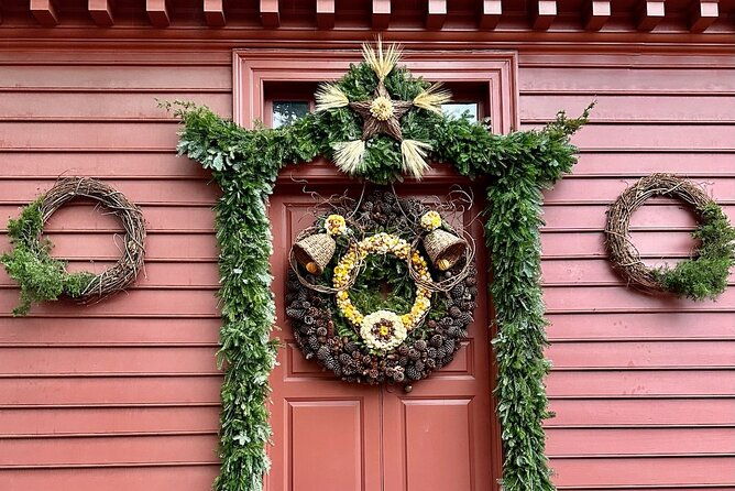 private-colonial-williamsburg-christmas-holiday-decorations-walking-tour