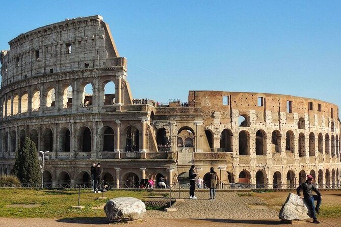 private-colosseum-tour-with-gladiator-arena-floor-forum-and-palatine-hill-2