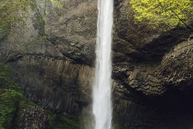 private-columbia-river-gorge-waterfalls-and-wine-tour