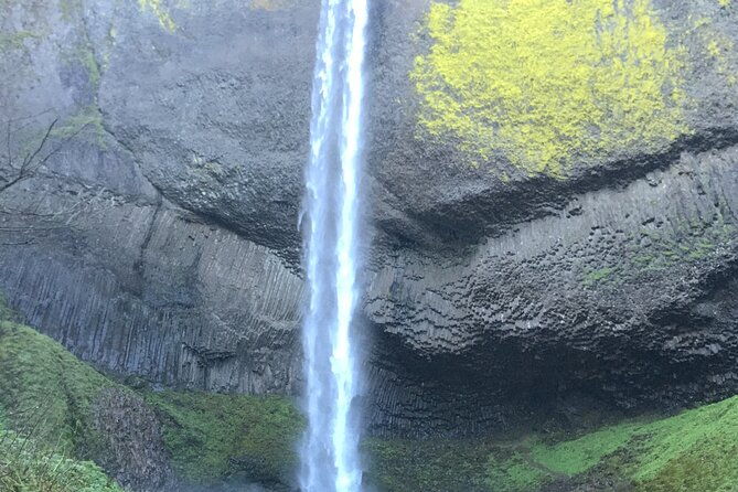 private-columbia-river-gorge-waterfalls-and-wine-tour