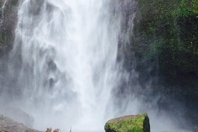 private-columbia-river-gorge-waterfalls-and-wine-tour