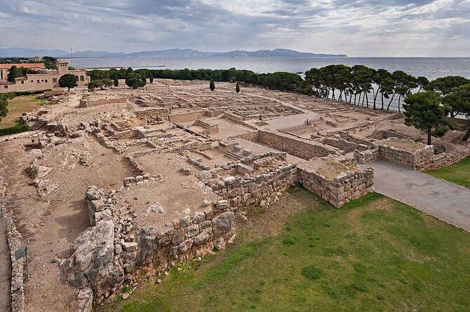 private-costa-brava-and-empuries-tour-with-hotel-pick-up-and-panoramic-boat-ride