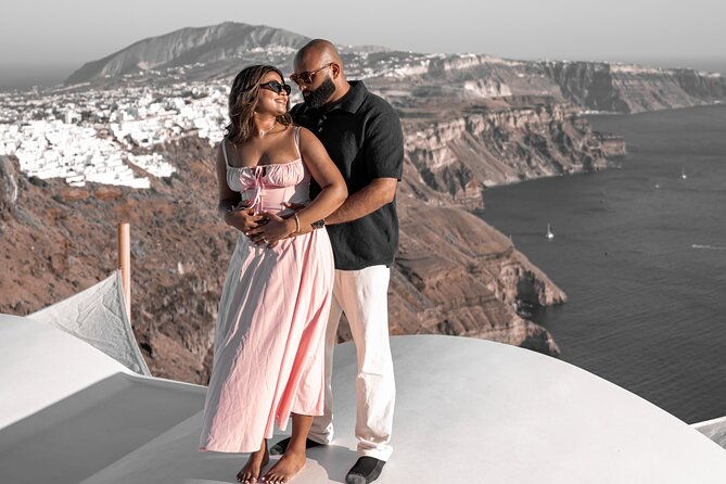 private-couple-photoshoot-in-santorini-with-30-edited-photos