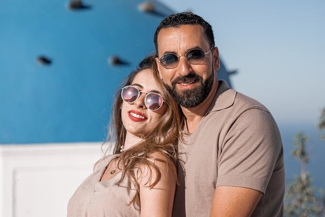 private-couple-photoshoot-in-santorini-with-30-edited-photos