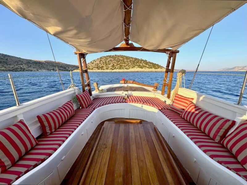 Private Cruise: Boat Tour with Seafood Lunch in Rina's Cave - Introduction
