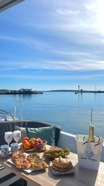 Private cruise departing from the old port of Cannes around the Lérins Islands - Key Points  