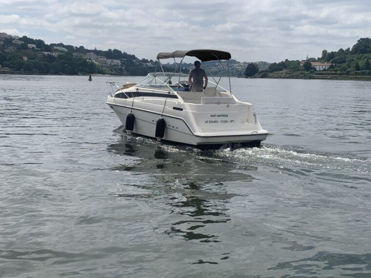 private-cruise-in-rio-douro-2-hours-up-to-8-passengers