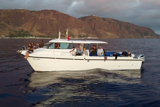 private-cruise-to-calheta-and-canical-coasts