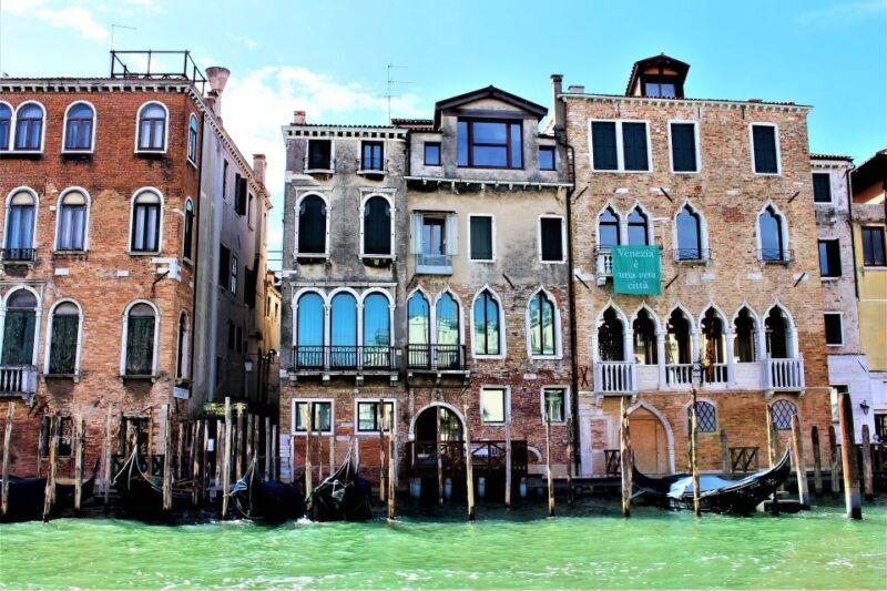 private-cruise-venice-viewed-by-the-water