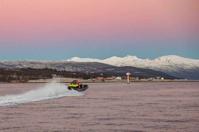 private-cruise-with-high-speed-rib
