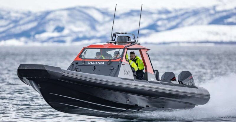 private-cruise-with-high-speed-rib