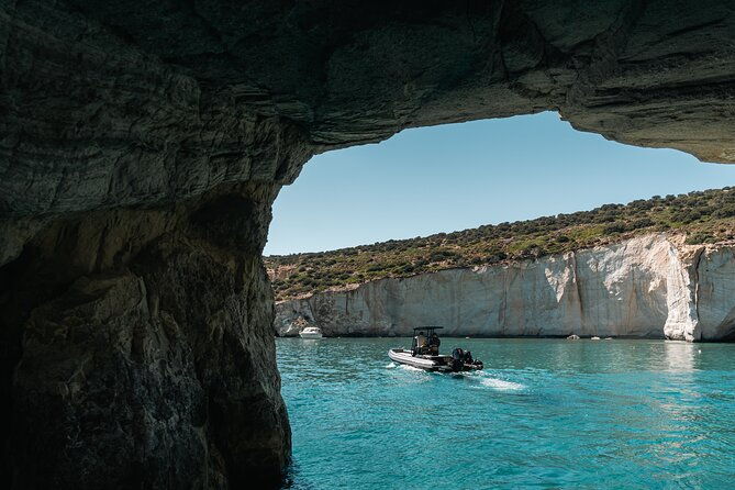 private-cruise-with-speedboat-kleftiko-sarakiniko-sykia-cave
