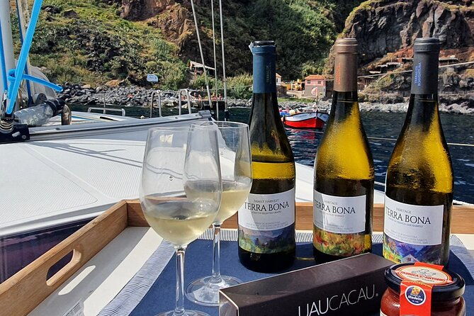 private-cruise-with-wine-tasting-in-funchal-bay