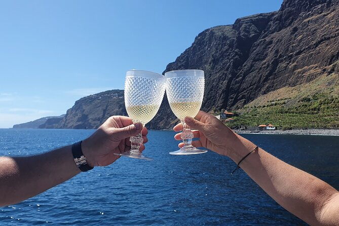 private-cruise-with-wine-tasting-in-funchal-bay