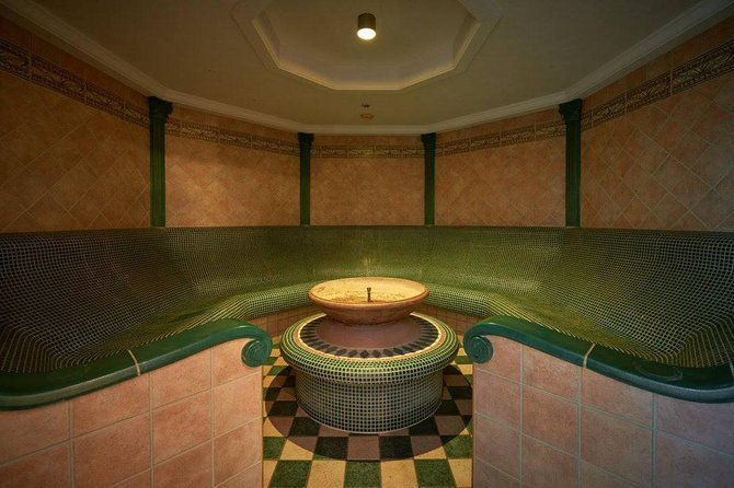 private-custom-full-day-tour-saxon-switzerland-easy-tourunlimited-thermal-baths-2