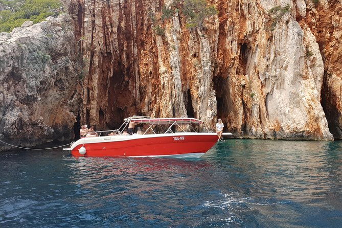 private-custom-island-hopping-speedboat-tour-from-hvar