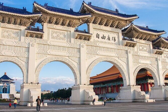 Private Custom Tour with a Local Guide in Taipei - Practicalities and Tips