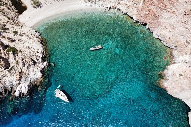 private-daily-sailing-cruise-to-discover-the-highlights-of-milos