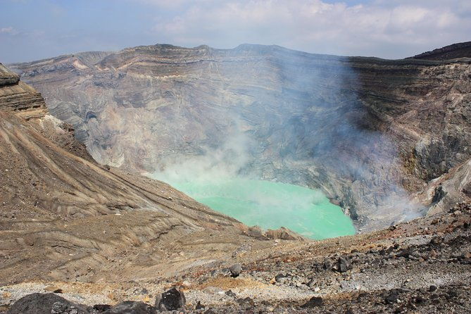 private-day-minibus-tour-to-mt-aso-kumamoto-castle-from-fukuoka