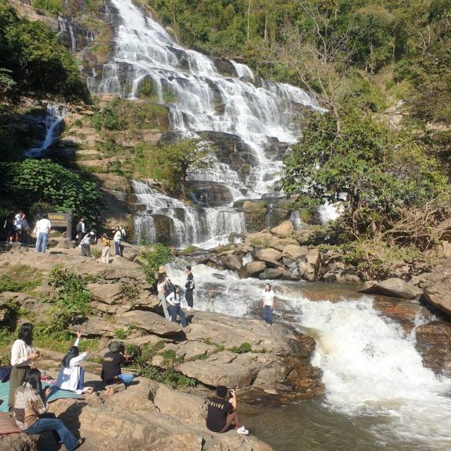 private-day-tour-doi-inthanon-with-mae-ya-waterfall