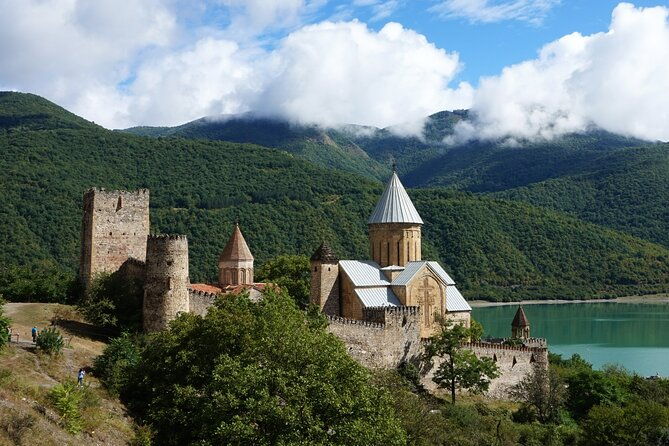 private-day-tour-from-tbilisi-to-kazbegi-and-gudauri