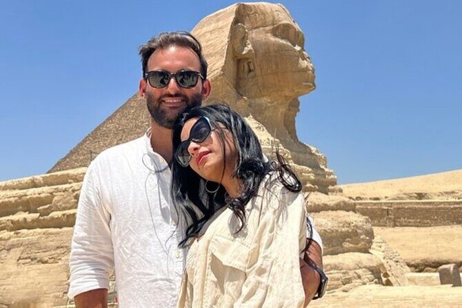 Private Day Tour Giza Pyramids, Egyptian Museum &Khan El-Khalili - Exploring the Giza Pyramids and Sphinx