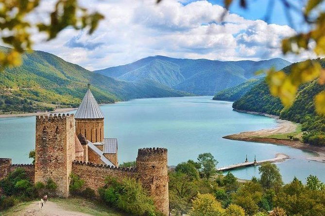 private-day-tour-in-kazbegi-stepantsminda