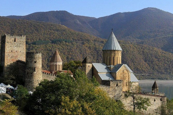 private-day-tour-in-kazbegi-stepantsminda