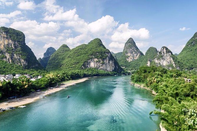 Private Day Tour: Li River Cruise and Yangshuo - First Impressions: Setting the Scene for Your Day