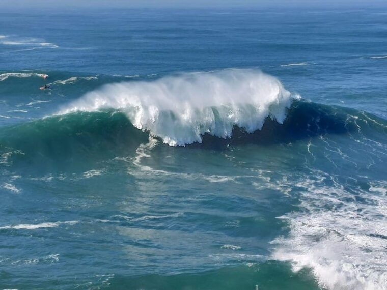 private-day-tour-medieval-obidos-nazare-wave-peniche-surf